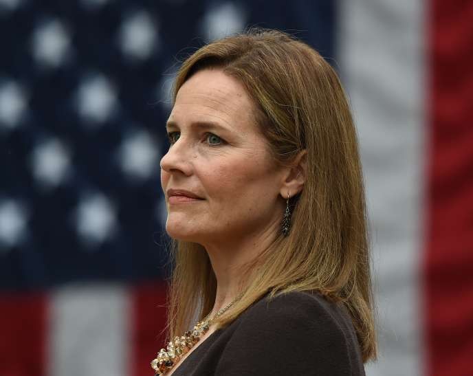 Le Sénat américain confirme la nomination à la Cour suprême de la juge conservatrice Amy Coney Barrett - ảnh 1