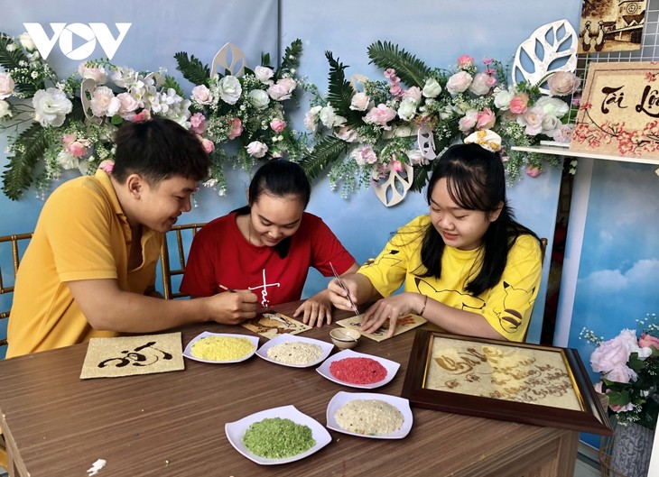 Les tableaux de grains de riz de Khuu Tân Buu - ảnh 3