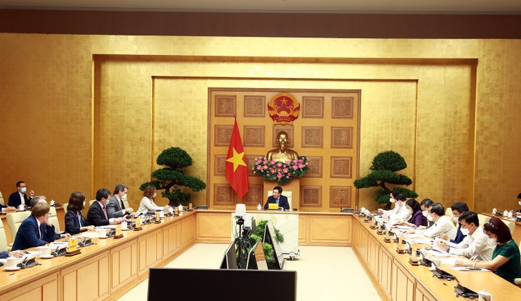 Pham Binh Minh travaille avec des banques de développement - ảnh 1