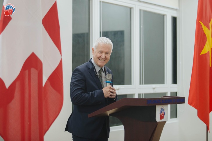 Inauguration de la salle de conférence Genève à Hanoi - ảnh 3