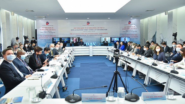 Inauguration de la salle de conférence Genève à Hanoi - ảnh 7