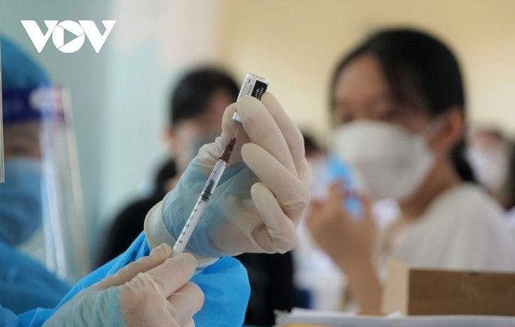 Face à Omicron, le Vietnam durcit ses mesures anti-Covid-19 - ảnh 1