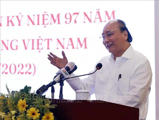 Le président de la République rencontre les responsables des organes de presse à Hô Chi Minh-Ville - ảnh 1