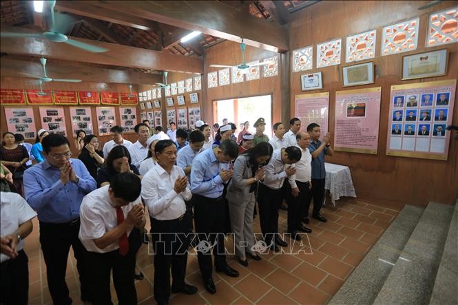 La vice-présidente de la République à l’École des jeunes travailleurs socialistes de Hoà Binh - ảnh 1