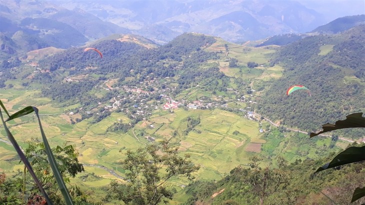 Bientôt le festival de voltige en parapente à Mu Cang Chai - ảnh 1