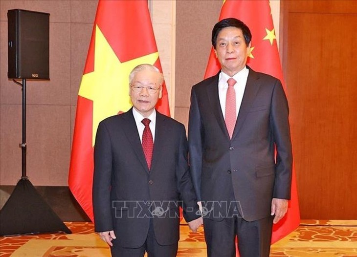 Nguyên Phu Trong rencontre Li Zhanshu et Wang Yang - ảnh 1