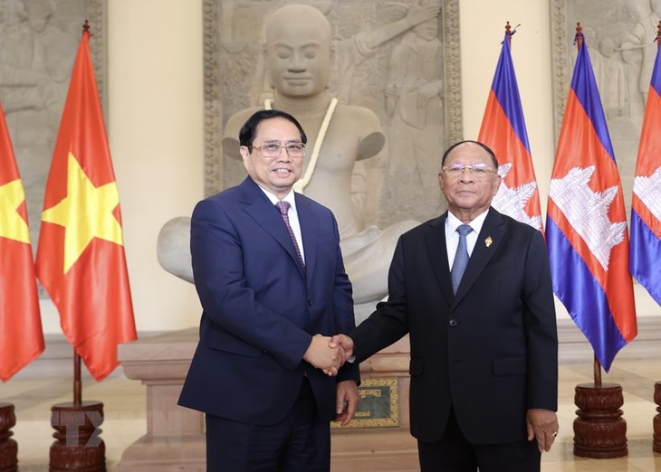 Pham Minh Chinh rencontre Heng Samrin - ảnh 1