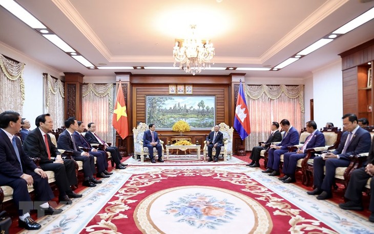 Pham Minh Chinh rencontre Heng Samrin - ảnh 2