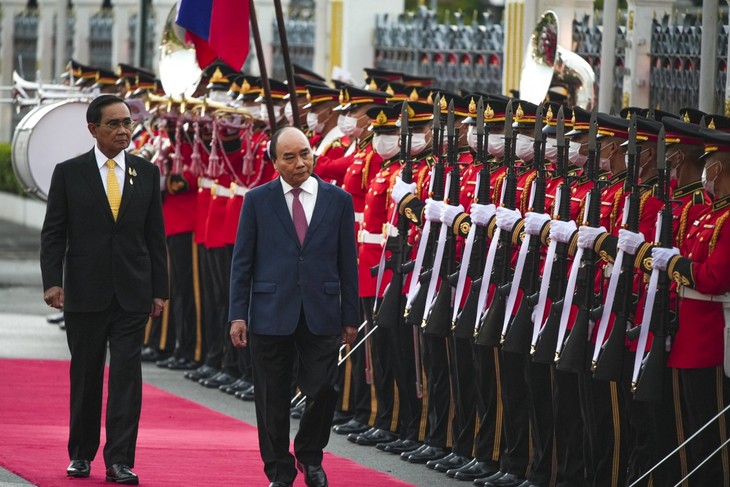 La cérémonie d’accueil en l’honneur de Nguyên Xuân Phuc - ảnh 2