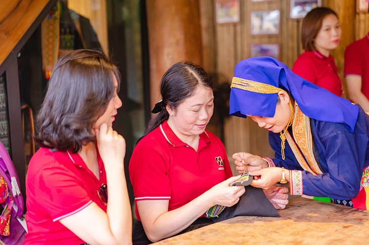 Développer le tourisme communautaire dans la zone montagneuse de Quang Ninh - ảnh 1