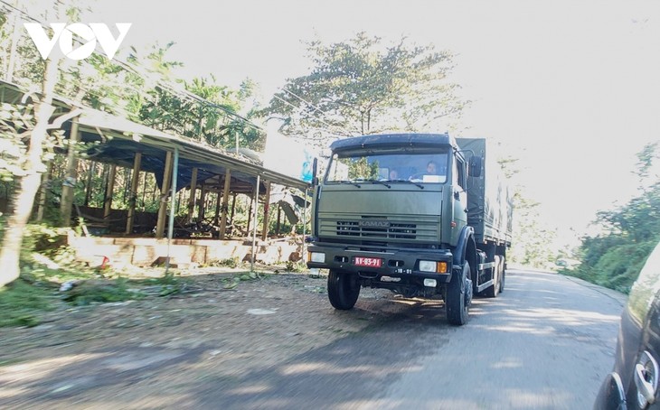 Phó Thủ tướng Trịnh Đình Dũng chỉ đạo công tác cứu nạn tại xã Trà Leng, Nam Trà My - ảnh 8