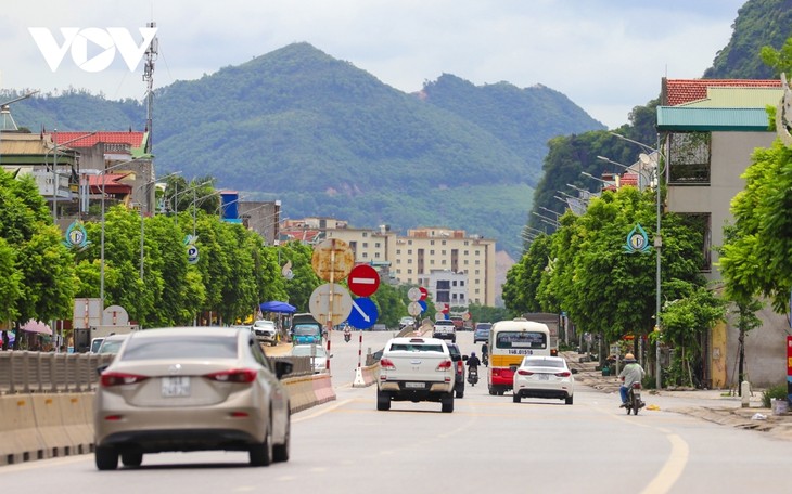 Người dân Quảng Ninh trở lại nhịp sống bình thường mới - ảnh 1