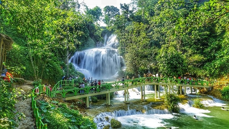 Ngỡ ngàng trước vẻ đẹp “bồng lai tiên cảnh” nơi thác Mu, Hòa Bình - ảnh 6