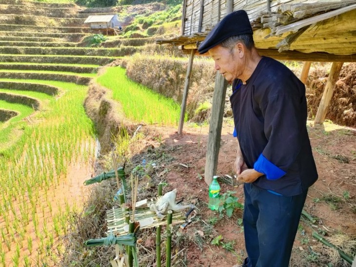 Độc đáo lễ cúng ruộng bậc thang của đồng bào Mông ở Mù Cang Chải - ảnh 11