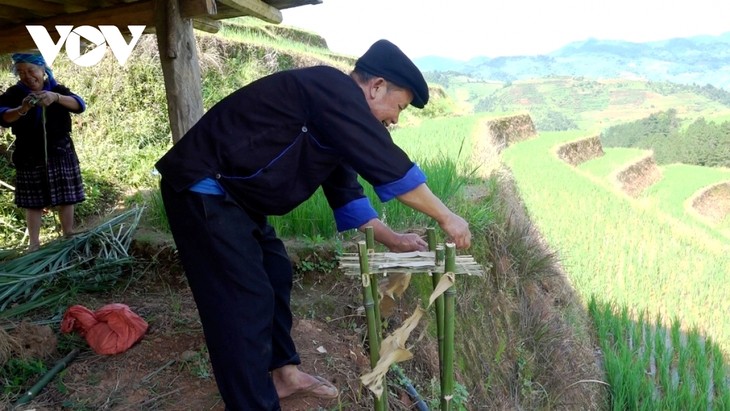 Độc đáo lễ cúng ruộng bậc thang của đồng bào Mông ở Mù Cang Chải - ảnh 4