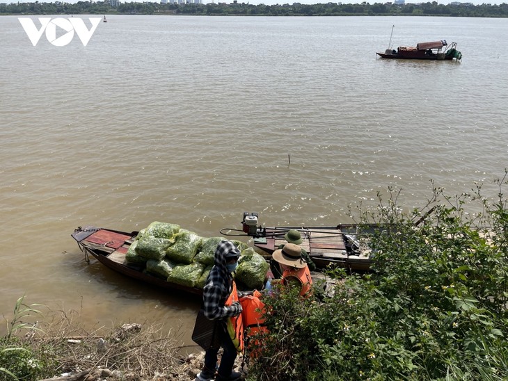 Những bó rau 0 đồng tình nghĩa ấm lòng người dân bị phong tỏa giữa Hà Nội - ảnh 6