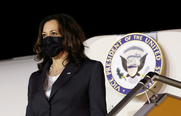 Những hình ảnh đầu tiên của Phó Tổng thống Mỹ Kamala Harris khi có mặt ở Việt Nam - ảnh 5