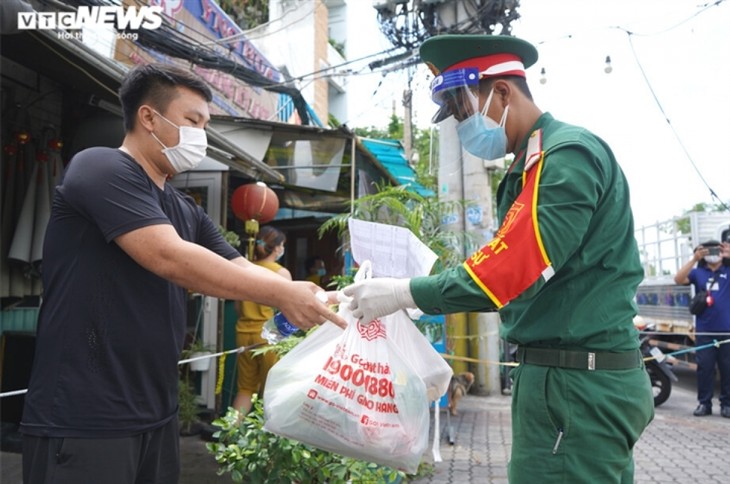 Những vị 'khách đặc biệt' của siêu thị ở TP.HCM ngày siết chặt giãn cách - ảnh 19