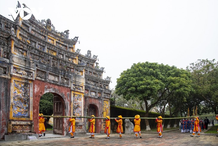 Lễ thưởng tiêu - dựng cây nêu đón Tết tại Huế - ảnh 9