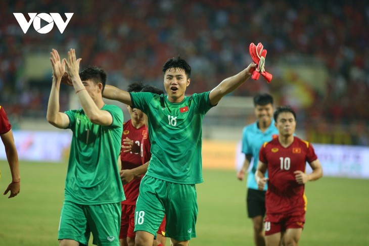 U23 Việt Nam vỡ oà cảm xúc khi nhận HCV SEA Games 31 - ảnh 11