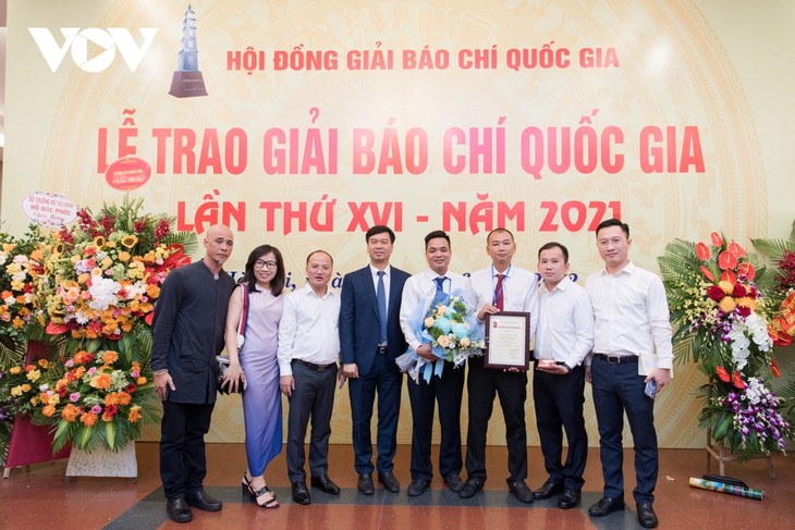 Toàn cảnh Lễ trao Giải Báo chí Quốc gia lần thứ 16 năm 2021 - ảnh 18