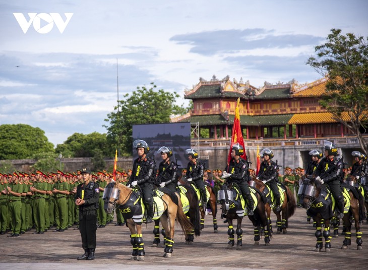 Những màn biểu diễn nghẹt thở tại Hội thi điều lệnh, bắn súng Công an nhân dân - ảnh 2