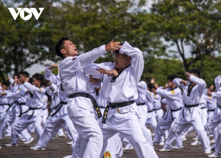 Những màn biểu diễn nghẹt thở tại Hội thi điều lệnh, bắn súng Công an nhân dân - ảnh 7