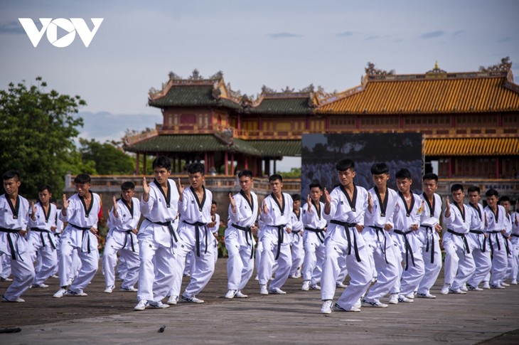 Những màn biểu diễn nghẹt thở tại Hội thi điều lệnh, bắn súng Công an nhân dân - ảnh 8