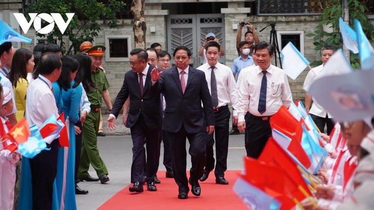 Hơn 23 triệu học sinh cả nước nô nức bước vào năm học mới - ảnh 1