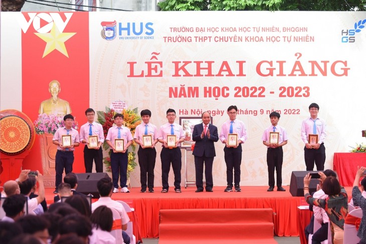 Hơn 23 triệu học sinh cả nước nô nức bước vào năm học mới - ảnh 7