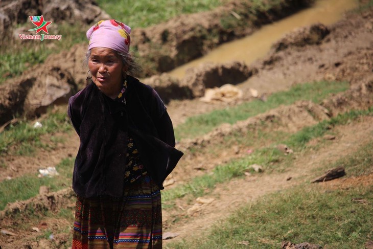 Khám phá ngôi làng nguyên sơ “Hang Táu”, Mộc Châu, Sơn La - ảnh 11