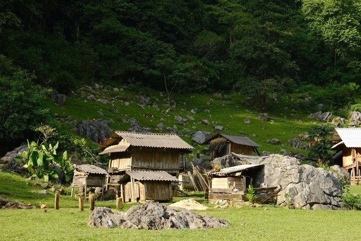 Khám phá ngôi làng nguyên sơ “Hang Táu”, Mộc Châu, Sơn La - ảnh 4