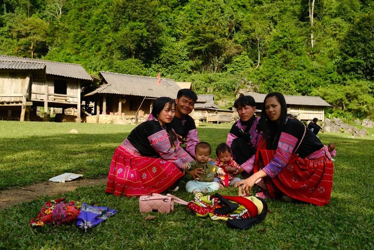 Khám phá ngôi làng nguyên sơ “Hang Táu”, Mộc Châu, Sơn La - ảnh 12