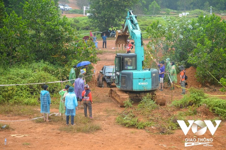 Thót tim những cú lật xe tại Giải đua xe Ô tô địa hình Việt Nam 2023 - ảnh 15