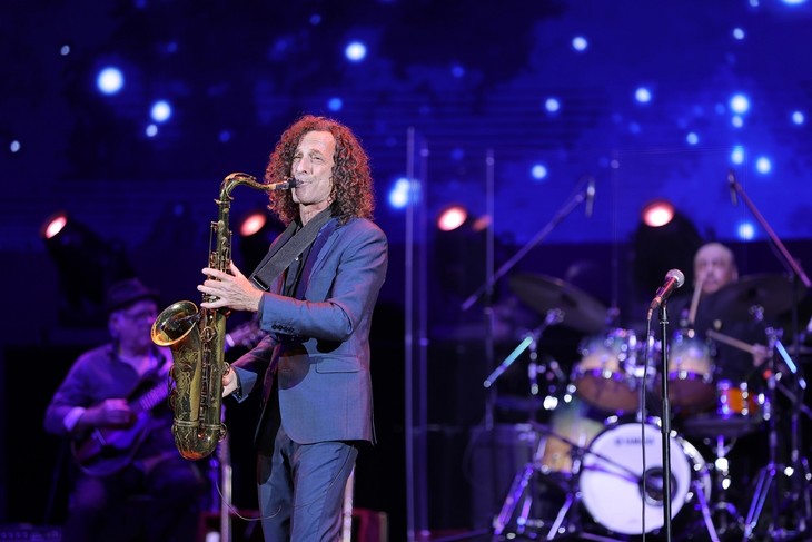 Kenny G nói tiếng Việt, thăng hoa trong đêm nhạc ở Hà Nội - ảnh 2