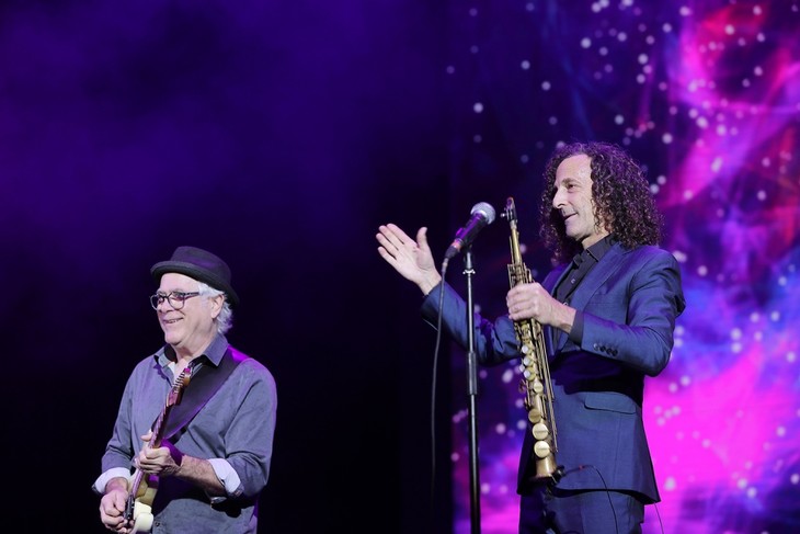 Kenny G nói tiếng Việt, thăng hoa trong đêm nhạc ở Hà Nội - ảnh 6