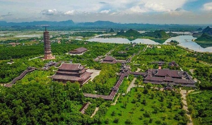 Những địa điểm lễ chùa du xuân Giáp Thìn 2024 - ảnh 11