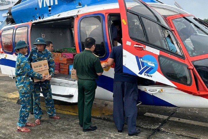 Bên trong một chuyến bay chở hàng cứu trợ từ Hà Nội lên Cao Bằng - ảnh 1