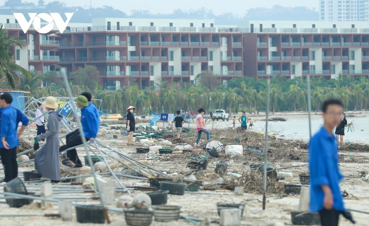 Quảng Ninh tổng vệ sinh dọn dẹp bãi biển và phố phường - ảnh 2