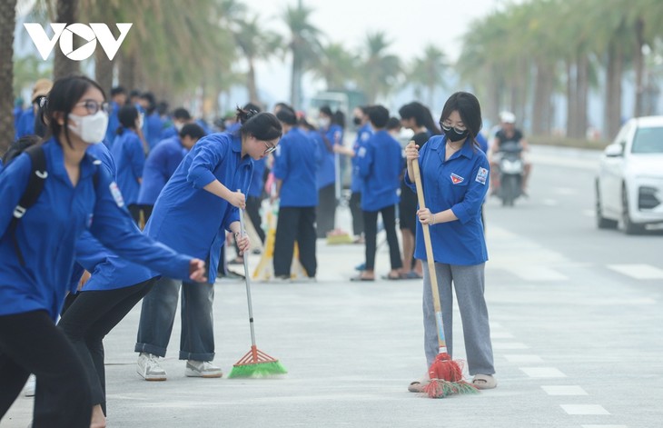 Quảng Ninh tổng vệ sinh dọn dẹp bãi biển và phố phường - ảnh 8