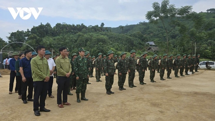 Xúc động ngày bộ đội chia tay Làng Nủ - ảnh 3