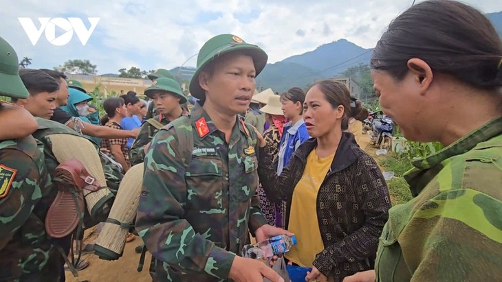 Xúc động ngày bộ đội chia tay Làng Nủ - ảnh 7