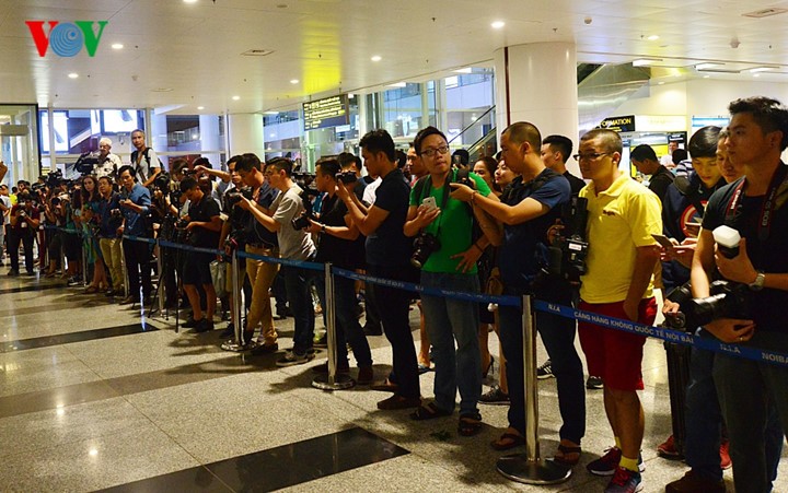 Olympic gold medalist Hoang Xuan Vinh welcomed home - ảnh 2