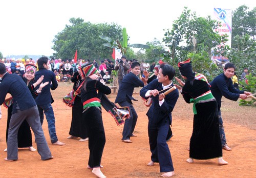 クォ・ムー(Kho Mu)族の「雨乞い祭り」 - ảnh 1