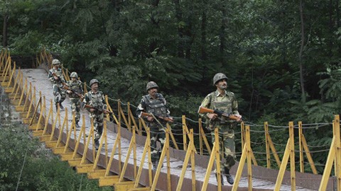 イン・パ軍事衝突　エスカレート - ảnh 1