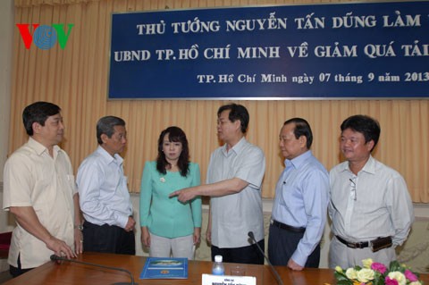 ズン首相、ホーチミン市人民委と会合 - ảnh 1