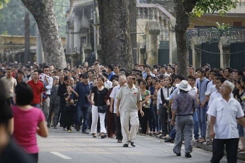 国内の人々、ザップ将軍の逝去に哀悼の意 - ảnh 1