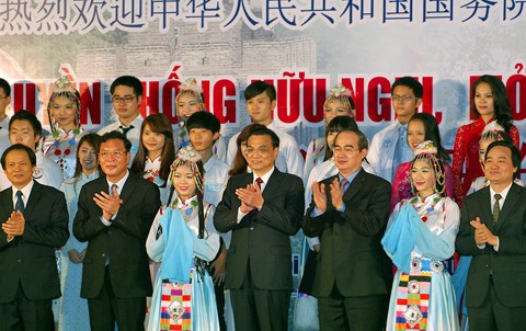 李克強首相、ベトナム学生と交流 - ảnh 1