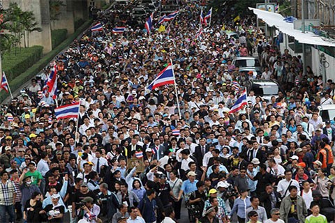 元首相帰国問題で対立再燃＝恩赦法案が下院通過・タイ - ảnh 1