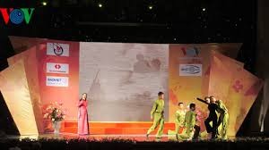 「ジャーナリスト・季節が移ろう中で」と銘打った詩と音楽公演 - ảnh 1